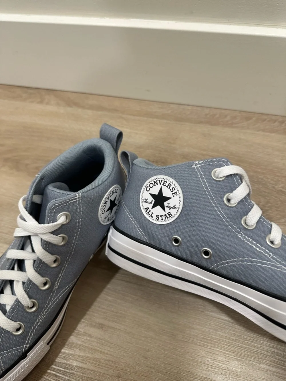 NWOT Converse Chuck Taylor 2.0 All Star Mid Top Sneakers - Light Blue & White